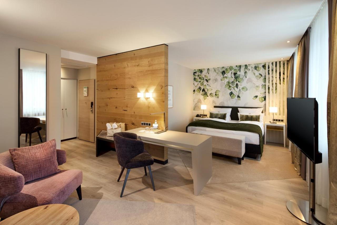 Junior Suite with Balcony and Park View,1498965643:JPEG